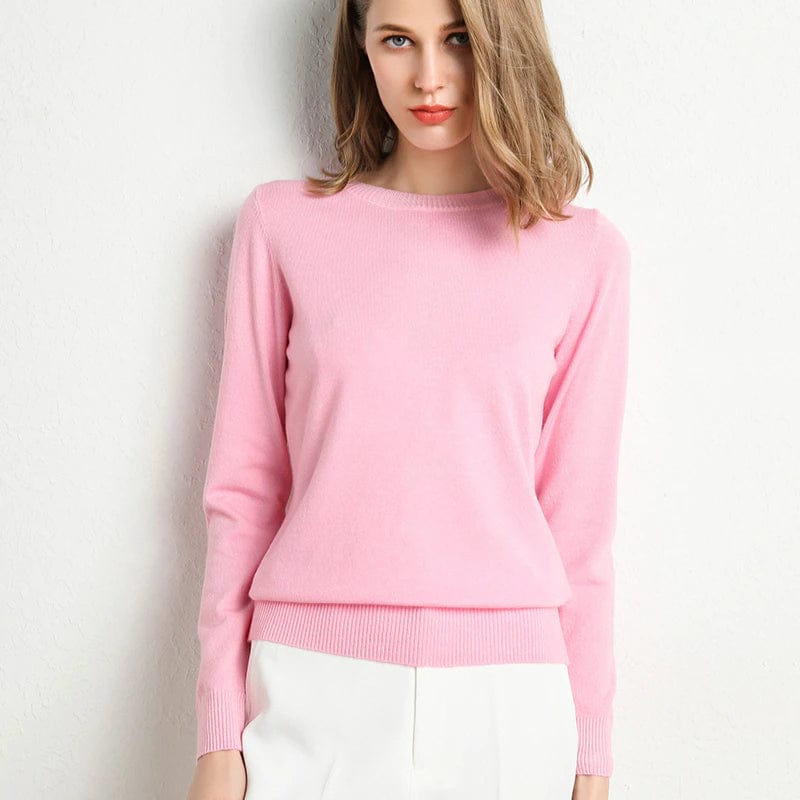 Damski elegancki czarny sweter, okrągły dekolt, klasyczny krój, komfort i ponadczasowy styl idealny na zimę.