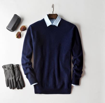 Męski sweter kaszmirowy, jednolity kolor, miękka tekstura, okrągły dekolt, długie rękawy, wysokiej klasy elegancja i komfort.