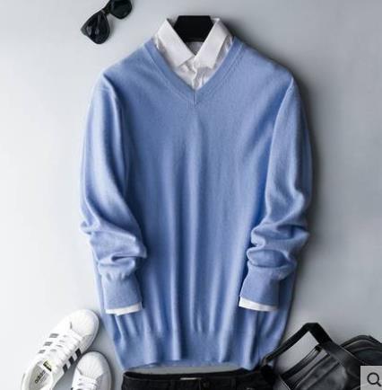 Męski sweter kaszmirowy, jednolity kolor, miękka tekstura, okrągły dekolt, długie rękawy, wysokiej klasy elegancja i komfort.