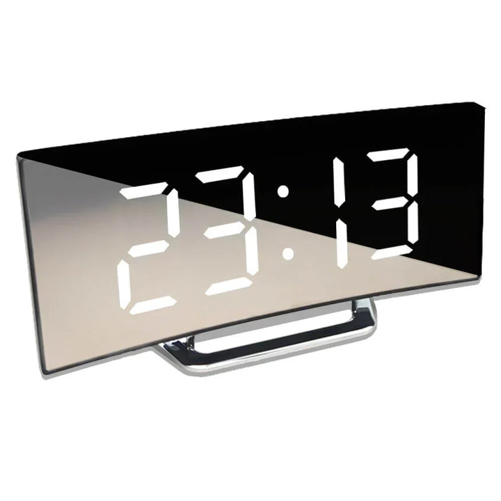 Nowoczesny zakrzywiony budzik cyfrowy LED z jasnym wyświetlaczem, idealny do sypialni lub biura, elegancki, współczesny design.