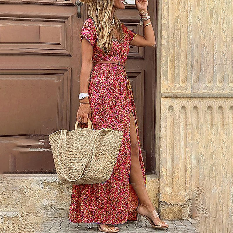 Szykowana długa sukienka letnia Rosalie boho z nadrukiem, luźnym krojem i eleganckimi detalami, idealna na upalne dni.