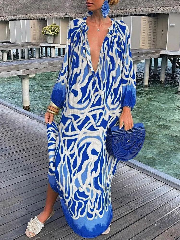 Niebieska sukienka boho Rosalia z kwiatowym wzorem, zwiewna i elegancka, idealna na lato, szykowna i swobodna.