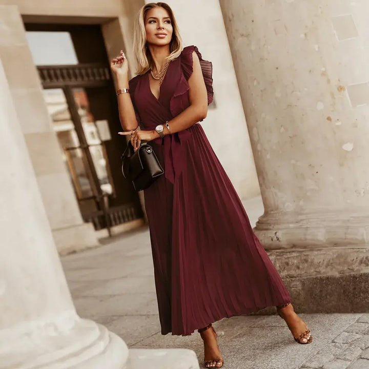 Bohemska suknia ślubna z eleganckimi falbanami, maxi krój, wyrafinowane i szykowne detale na wesela i wyjątkowe okazje.
