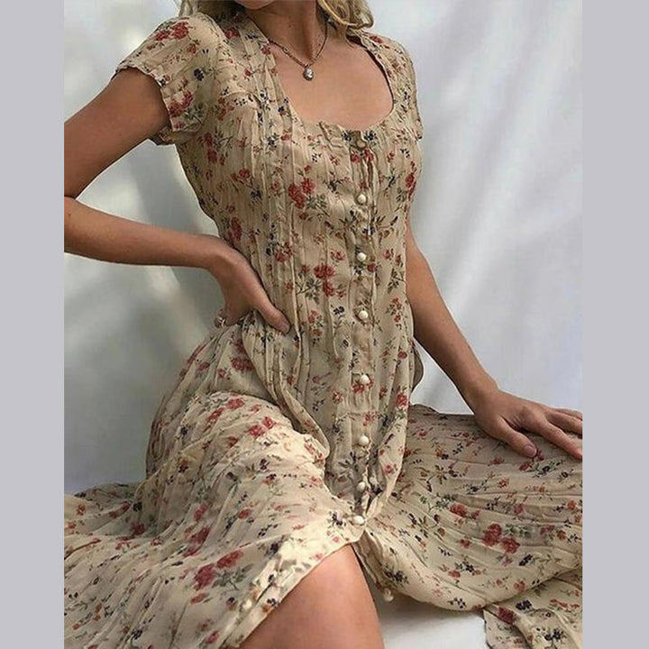 Elegancka i zwiewna letnia kwiecista sukienka Elvira, uroczy nadruk kwiatowy, płynny i pochlebny krój idealny na lato.