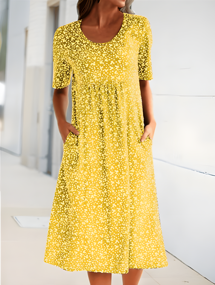 Lekka letnia sukienka Sophie, elegancka z oddychającego materiału, nowoczesny design, idealna na niezobowiązujące letnie wyjścia.