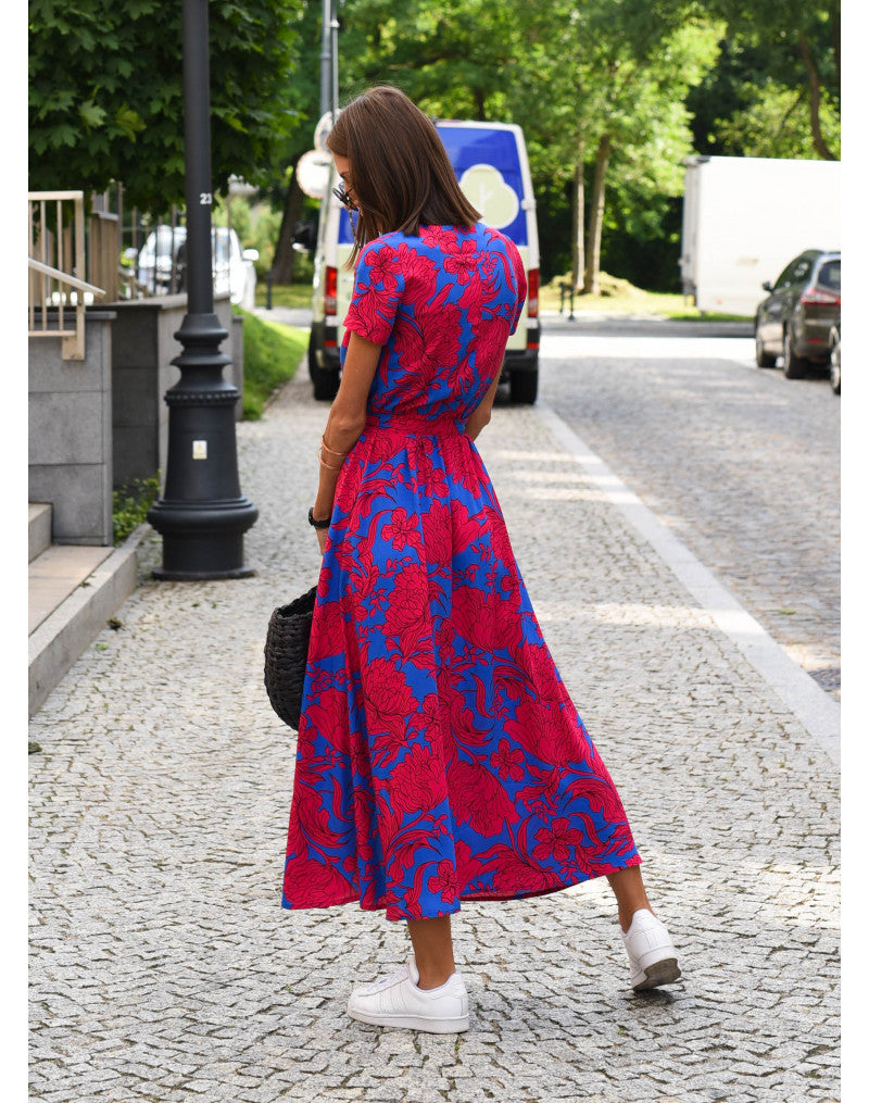 Sukienka letnia Louise, żywe kolory, eleganckie wzory kwiatowe, miękki materiał, idealna na letnie okazje.