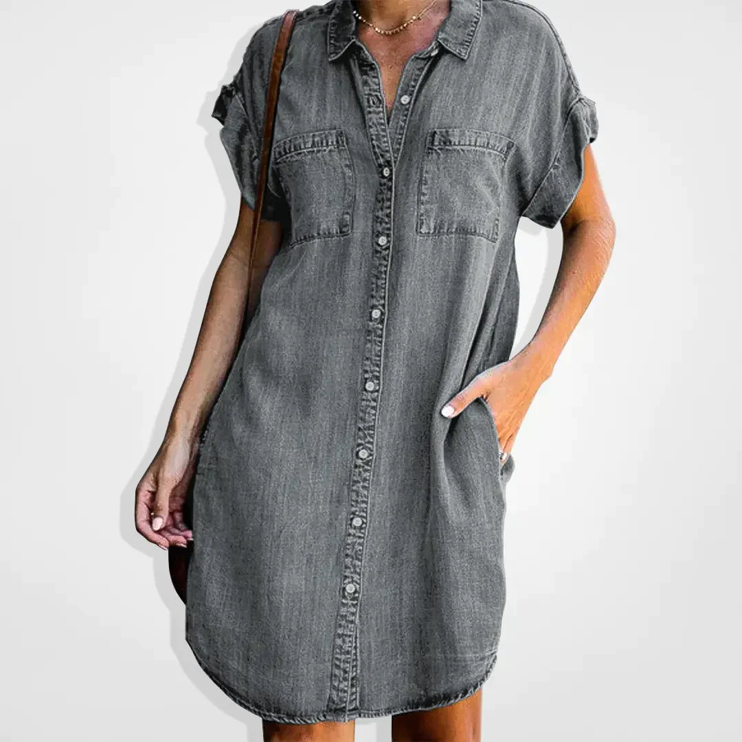 Jasnoniebieska jeansowa sukienka z guzikami, elegancki i casualowy styl, idealna dla kobiet, optymalny komfort, z bawełny.