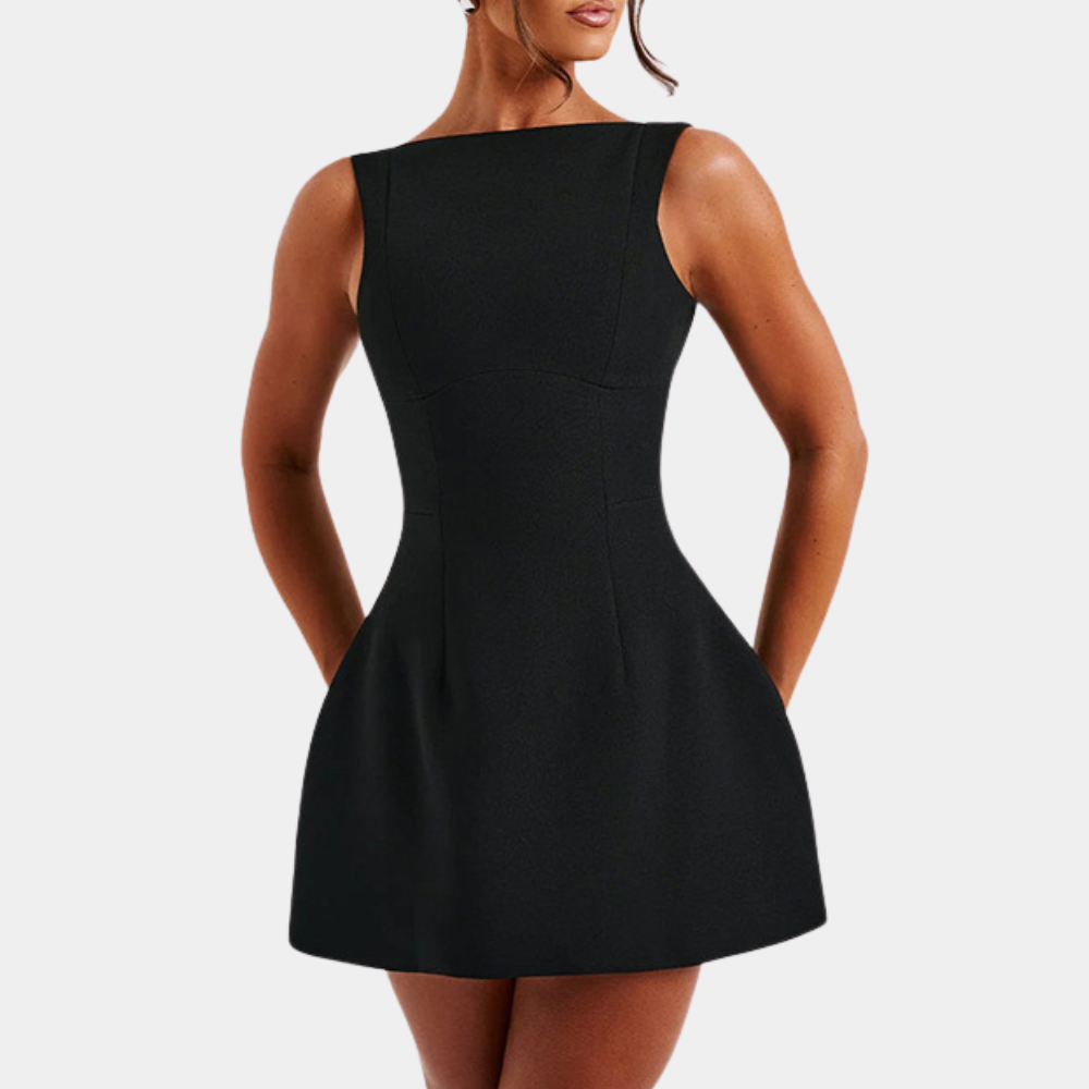 Elegancka sukienka letnia JANELLE w kolorze czarnym, z wyrafinowanym designem, idealna na formalne i swobodne okazje.