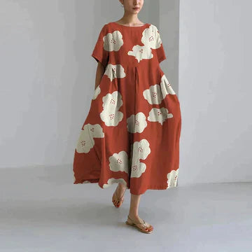 Długa luźna sukienka damska, różowy kwiatowy wzór, elegancki styl boho, miękka bawełna, swobodny krój.