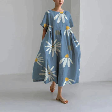Długa luźna sukienka damska, różowy kwiatowy wzór, elegancki styl boho, miękka bawełna, swobodny krój.