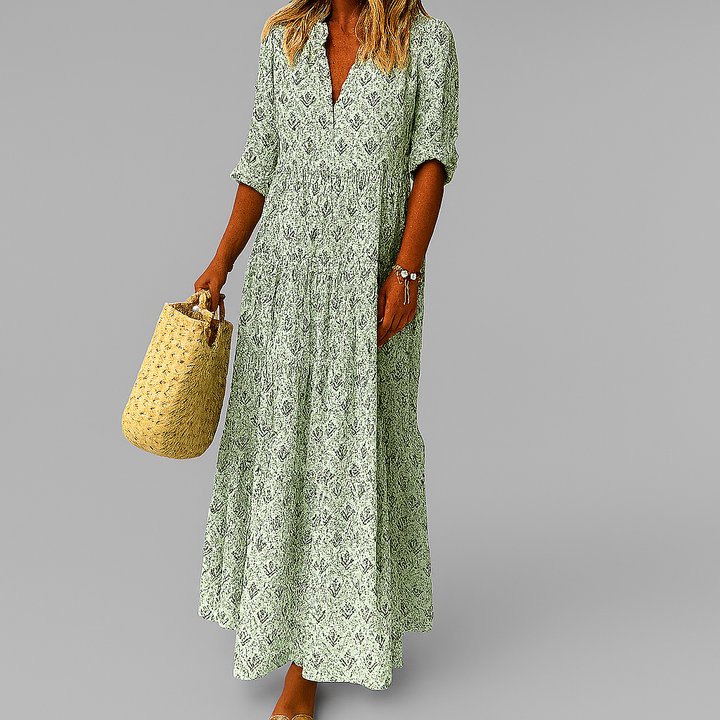 Wygodna sukienka maxi w stylu vintage, z dekoltem w serek i rękawami 3/4.