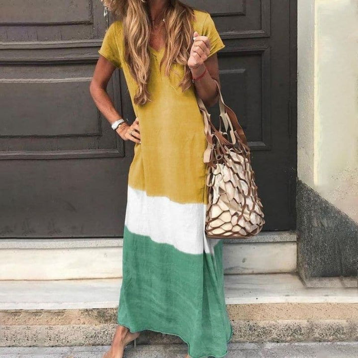 Damska sukienka maxi boho color block – unikalny design z trójkolorowymi blokami.