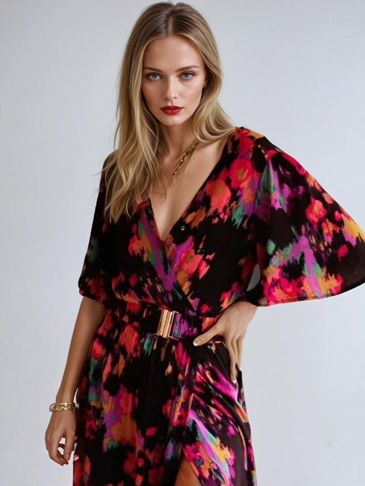 Zwiewna bordowa sukienka maxi w stylu boho z wbudowanym paskiem i eleganckim wzorem dla kobiet.