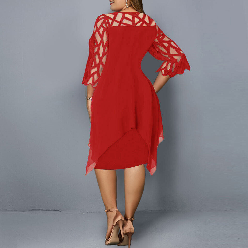 Elegancka sukienka midi plus size, z okrągłym dekoltem, koronkowymi rękawami, podkreślająca figurę, w ciemnym kolorze.