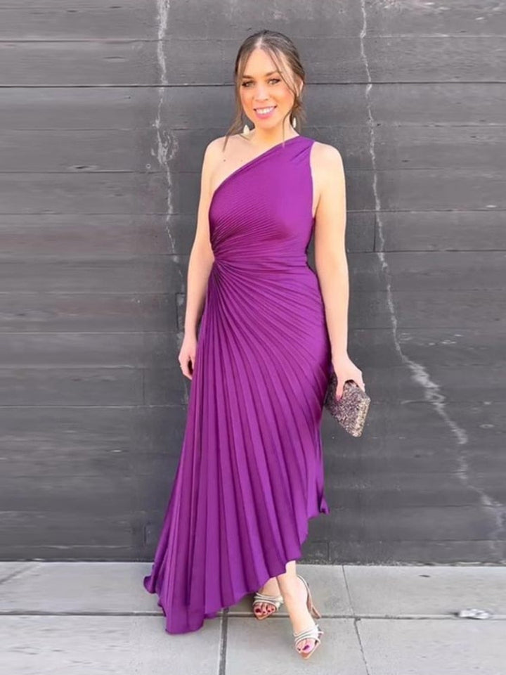 Luksusowa satynowa sukienka Regina, widok z przodu, elegancki krój, idealna na eleganckie okazje