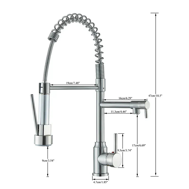 Obrotowy kran kuchenny ze stali nierdzewnej, minimalistyczny design, z obrotem 360°, zapewniający maksymalną elastyczność.