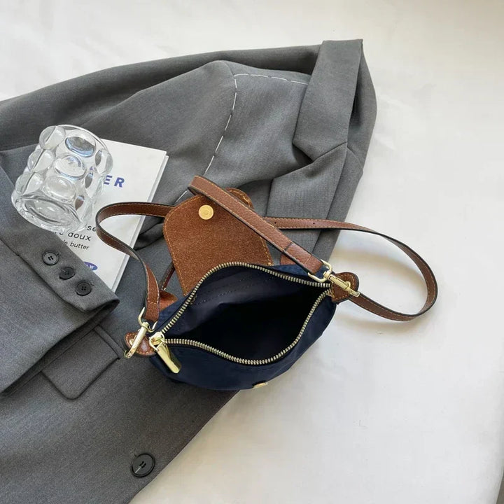 Szykowna jesienna torba na ramię dla kobiet, mała, elegancki design, kolor khaki, idealne stylowe akcesoria.
