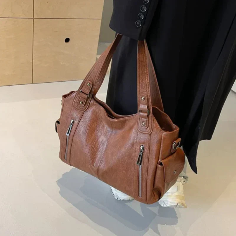 Damska torba na ramię Dakota ze skóry syntetycznej, elegancka, pojemna, regulowany pasek, widok z przodu, szlachetnie minimalistyczna