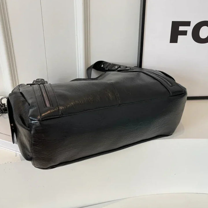Damska torba na ramię Dakota ze skóry syntetycznej, elegancka, pojemna, regulowany pasek, widok z przodu, szlachetnie minimalistyczna