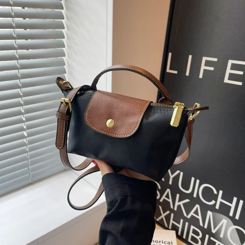 Damska torba na ramię z trwałego nylonu, szykowna i praktyczna, o eleganckim designie, odpowiednia na co dzień.