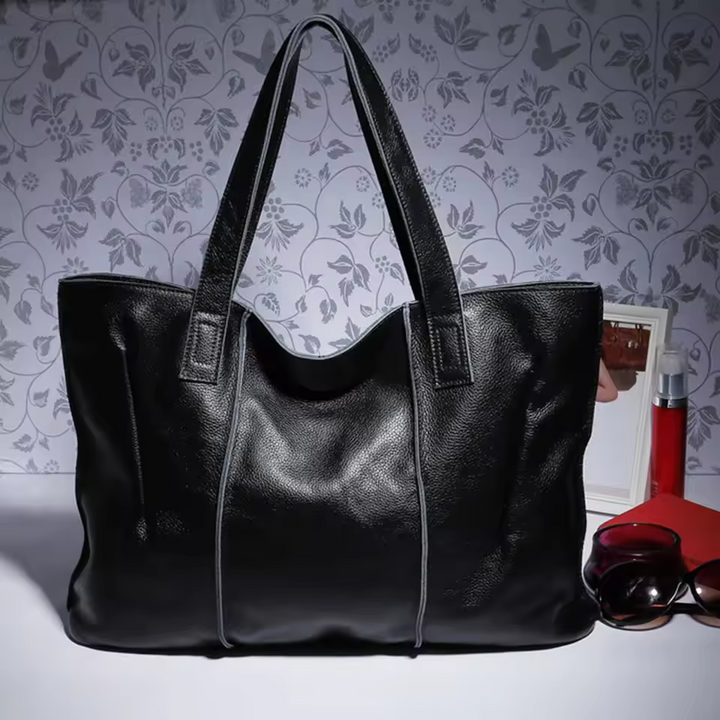 Duża shopperka ze skóry, kolor camel, z zamkiem, idealna dla nowoczesnej i eleganckiej kobiety.