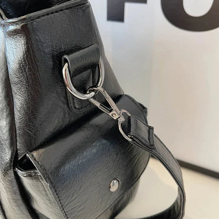 Torba damska na ramię ze skóry wegańskiej, o eleganckim designie, w klasycznym kolorze, idealna dla nowoczesnych kobiet.