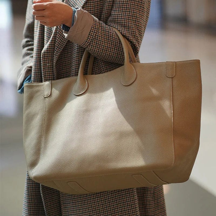 Torebka shopper bag ze skóry naturalnej, duża, w kolorze niebieskim, przestronna i elegancka dla kobiet, idealna na co dzień.