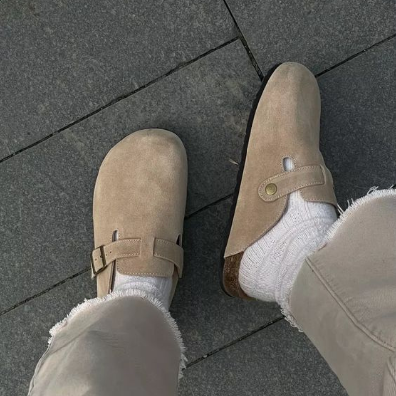 Unisex sandały skórzane Boston, stylowe i wygodne, nowoczesny design ze skóry beżowej dla współczesnego wyglądu.