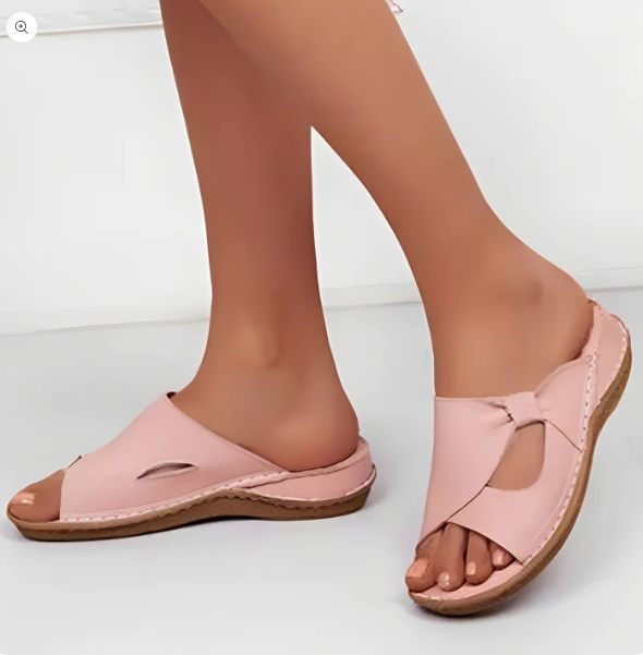 Szykowne brązowe skórzane sandały z ergonomiczną wkładką, elegancki design dla wygodnego kobiecego stylu letniego.