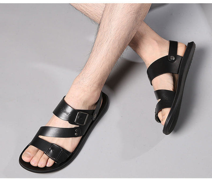 "Sandales homme en cuir avec boucle, vue de face, style décontracté-chic idéal pour l'été, confort et élégance."