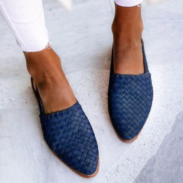 Damskie plecione sandały płaskie w kolorze camel z imitacji skóry, elegancki i wygodny design dla swobodnego letniego stylu.