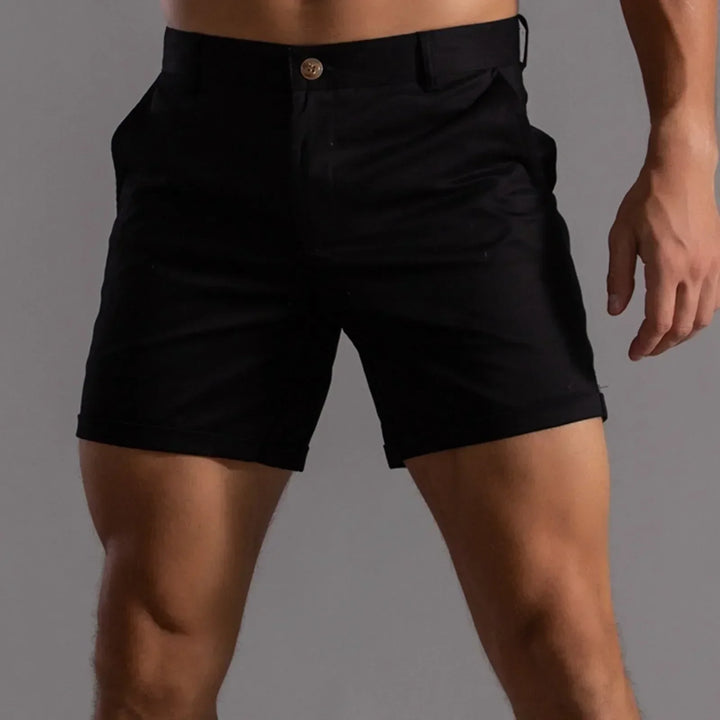 Męskie eleganckie beżowe szorty chino na lato, z praktycznymi kieszeniami, klasycznym designem i nowoczesnym komfortem dla casualowego stylu.