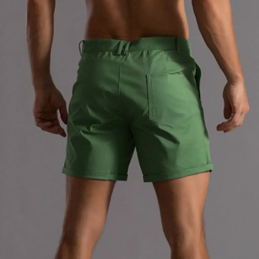 Męskie eleganckie beżowe szorty chino na lato, z praktycznymi kieszeniami, klasycznym designem i nowoczesnym komfortem dla casualowego stylu.