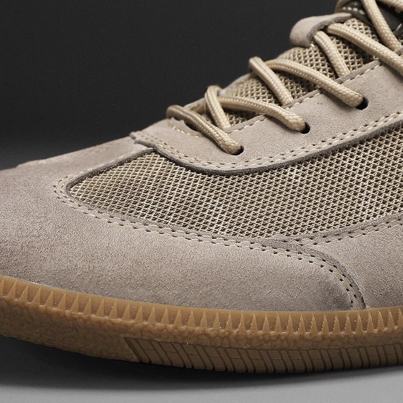 Męskie sneakersy z włoskiej skóry, eleganckie i komfortowe, czarny design, antypoślizgowa podeszwa.