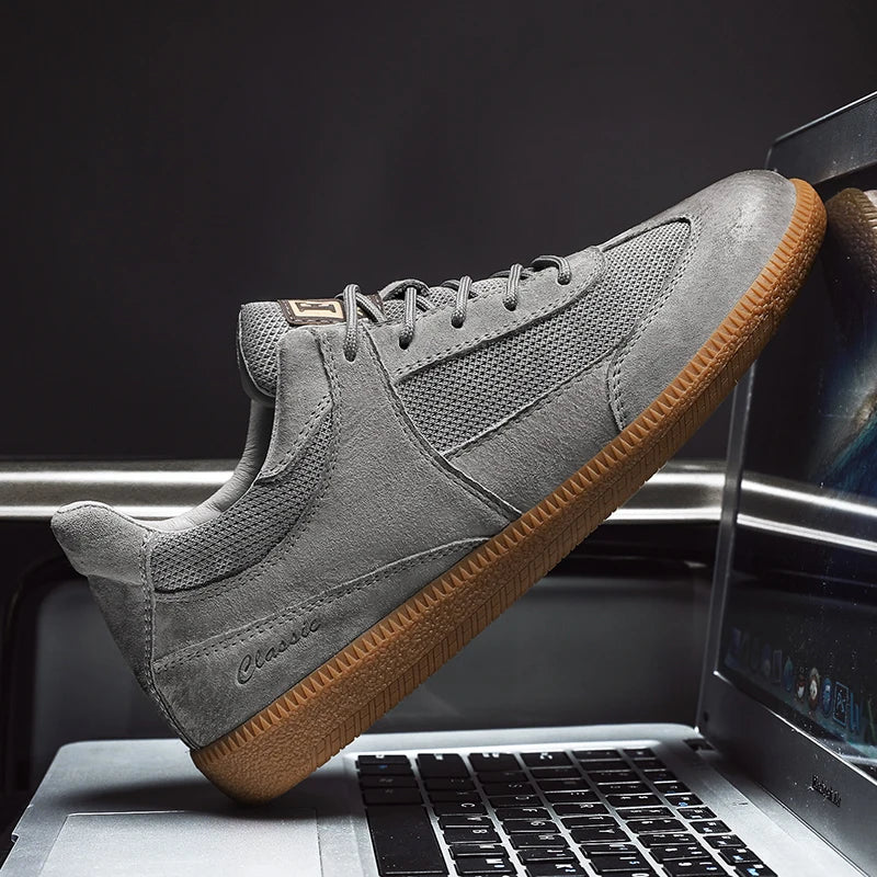 Męskie sneakersy z włoskiej skóry, eleganckie i komfortowe, czarny design, antypoślizgowa podeszwa.