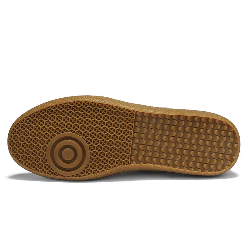 Męskie sneakersy z włoskiej skóry, eleganckie i komfortowe, czarny design, antypoślizgowa podeszwa.