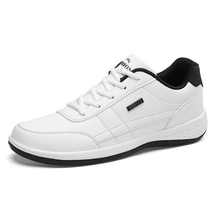 Nowoczesne męskie sneakersy w kolorze granatowym z antypoślizgową podeszwą, oferujące ergonomiczny komfort i oddychające materiały.