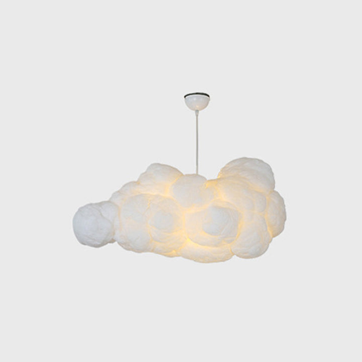 Nowoczesna biała lampa wisząca w kształcie chmury, stylizowana lampa powietrzna do współczesnego wnętrza, tworząca kojącą i elegancką atmosferę.