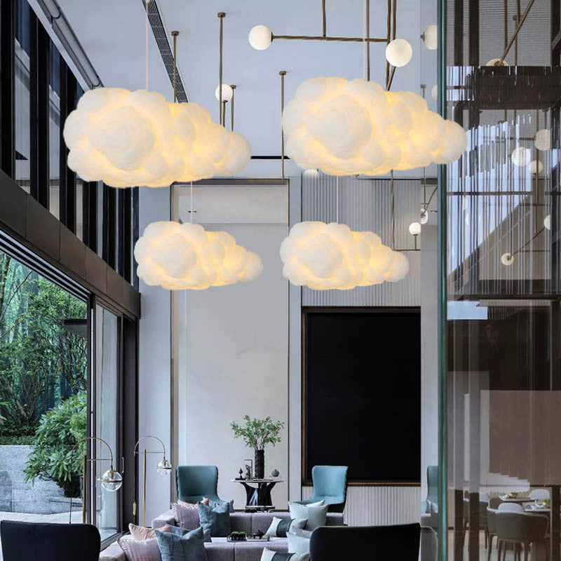 Nowoczesna biała lampa wisząca w kształcie chmury, stylizowana lampa powietrzna do współczesnego wnętrza, tworząca kojącą i elegancką atmosferę.