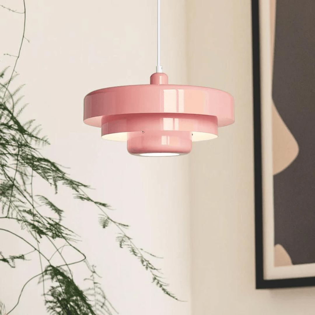 Wisząca lampa LED vintage, szkło i metal, ciepłe światło 2700K, elegancki design do ciepłego wnętrza.