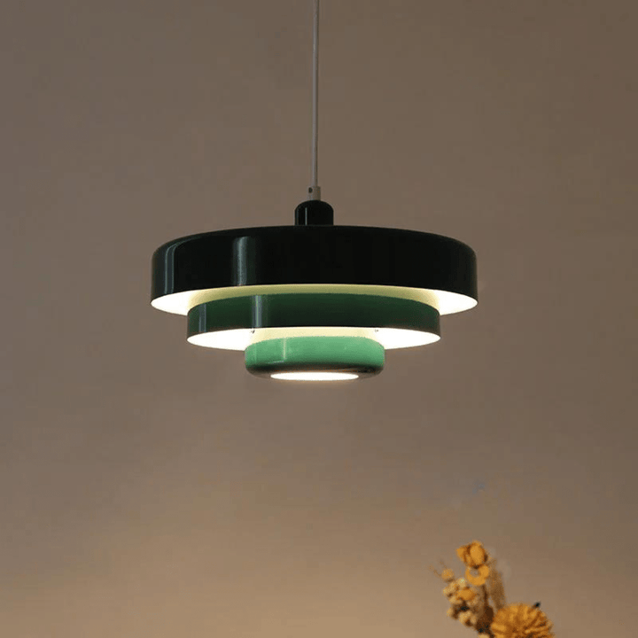 Wisząca lampa LED vintage, szkło i metal, ciepłe światło 2700K, elegancki design do ciepłego wnętrza.