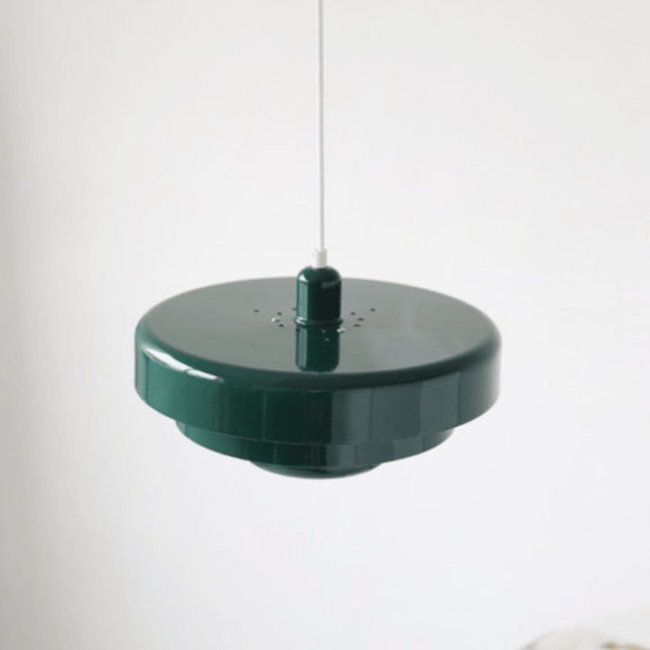 Wisząca lampa LED vintage, szkło i metal, ciepłe światło 2700K, elegancki design do ciepłego wnętrza.