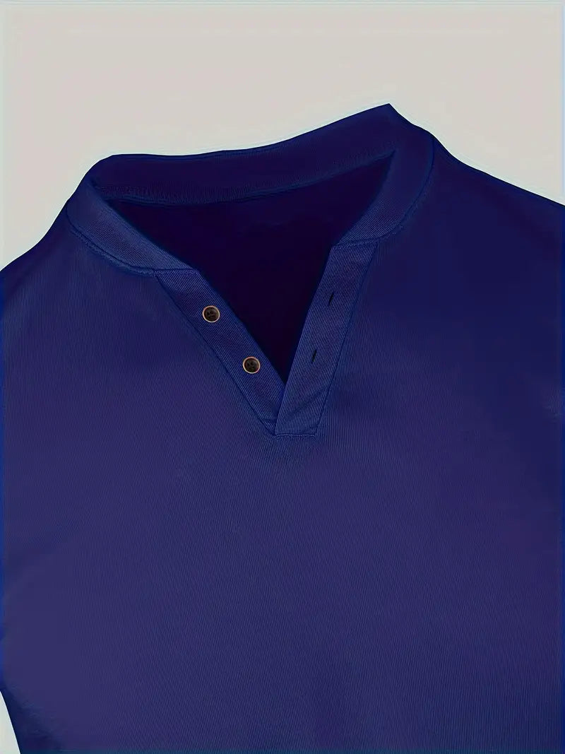 Męska elegancka koszulka Henley w kolorze zielonym, klasyczny krój, lekki i oddychający materiał, swobodny i wyrafinowany styl.