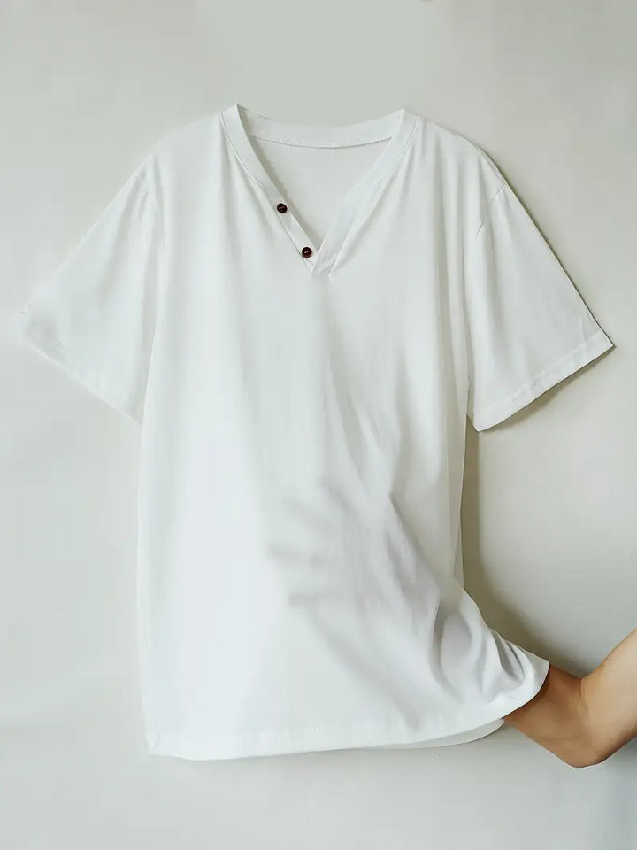 Męska elegancka koszulka Henley w kolorze zielonym, klasyczny krój, lekki i oddychający materiał, swobodny i wyrafinowany styl.