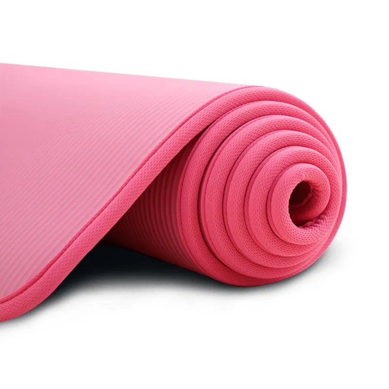 Antypoślizgowa mata do jogi, czarna, grubość 10 mm, zapewniająca maksymalny komfort podczas ćwiczeń jogi i pilates.
