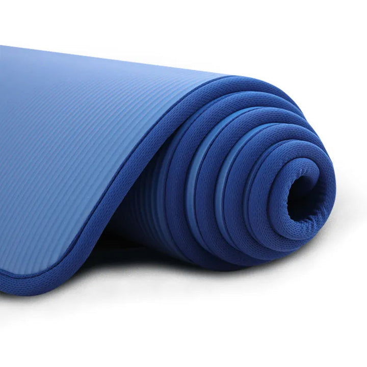 Antypoślizgowa mata do jogi, czarna, grubość 10 mm, zapewniająca maksymalny komfort podczas ćwiczeń jogi i pilates.