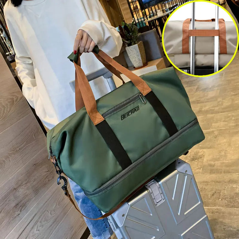 Przestronna torba na siłownię Nichole z osobną sekcją na buty i mokre rzeczy. Organizer sportowy.