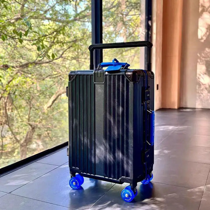 Uchwyt teleskopowy twardej walizki podróżnej Valencia Voyager. Ergonomiczny bagaż na kółkach 360°.