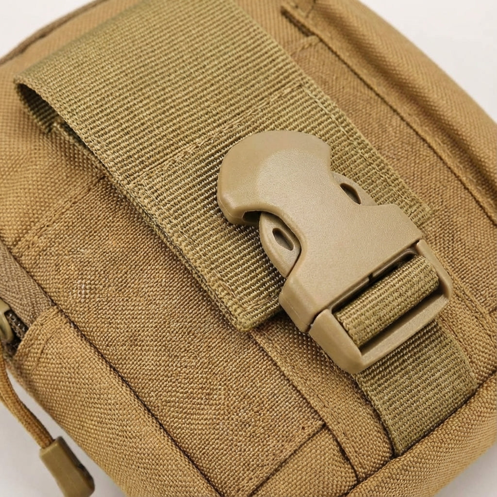 Czarna saszetka MOLLE CarryCore. Uniwersalne etui taktyczne, kompaktowy organizer na drobiazgi do podróży i outdooru.