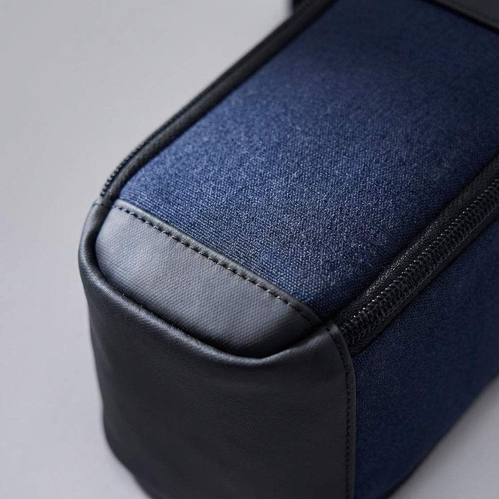 Kompaktowa torba podróżna CarryGuard unisex z organizerem, wodoodporna, doskonała do miejskiego stylu życia.